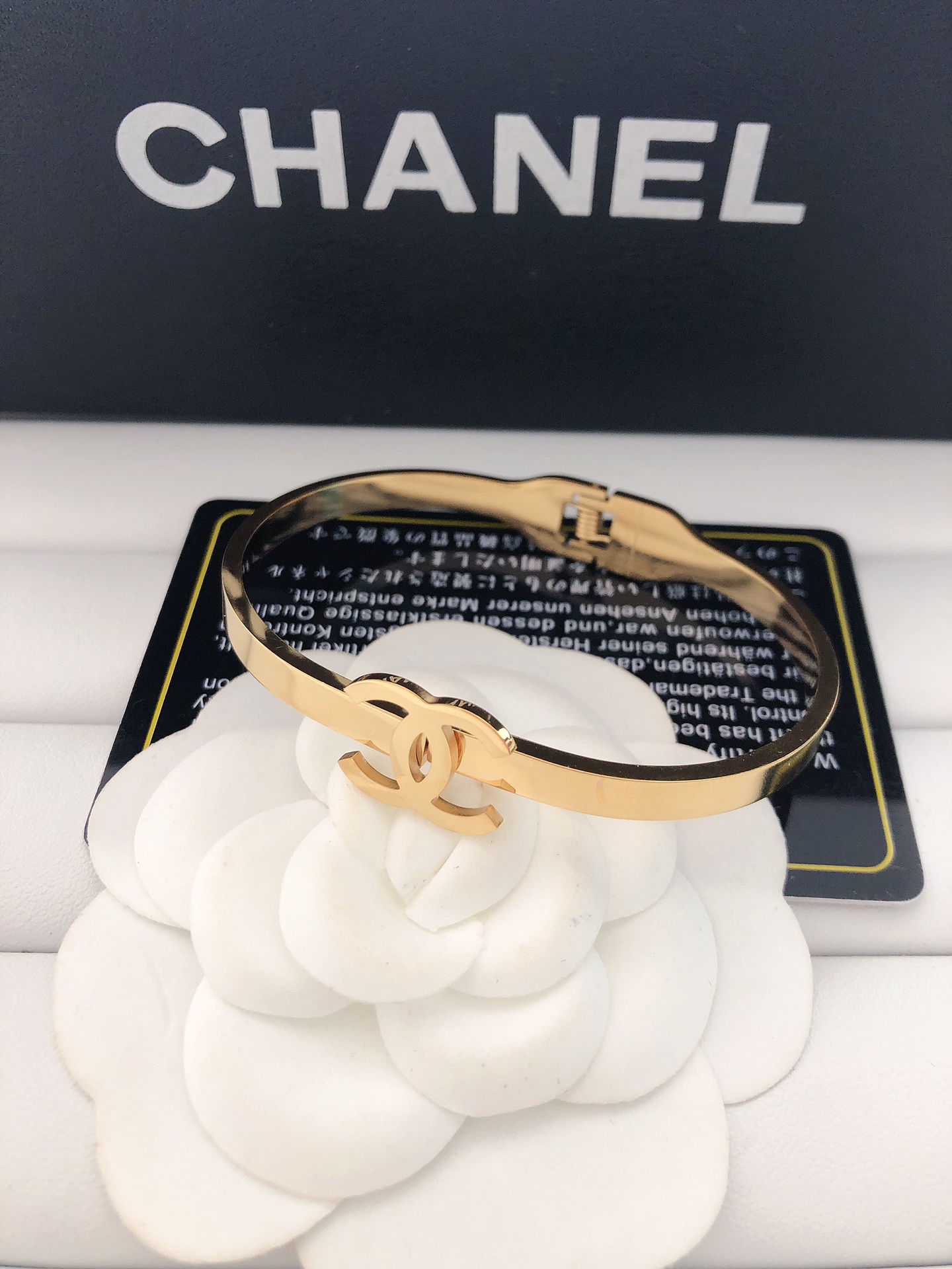 CHANEL 샤넬스타일 티타늄 스틸 팔찌 더블C 몬ogram 디자인 골드&실버 데일리 여성 액세서리 선물용