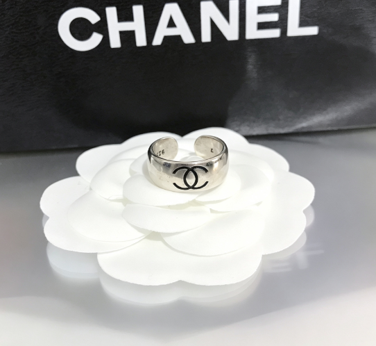 CHANEL 샤넬 빈티지 워시드 실버 오픈 반지 더블C 시그니처 와이드 밴드 반지 사이즈조절 가능