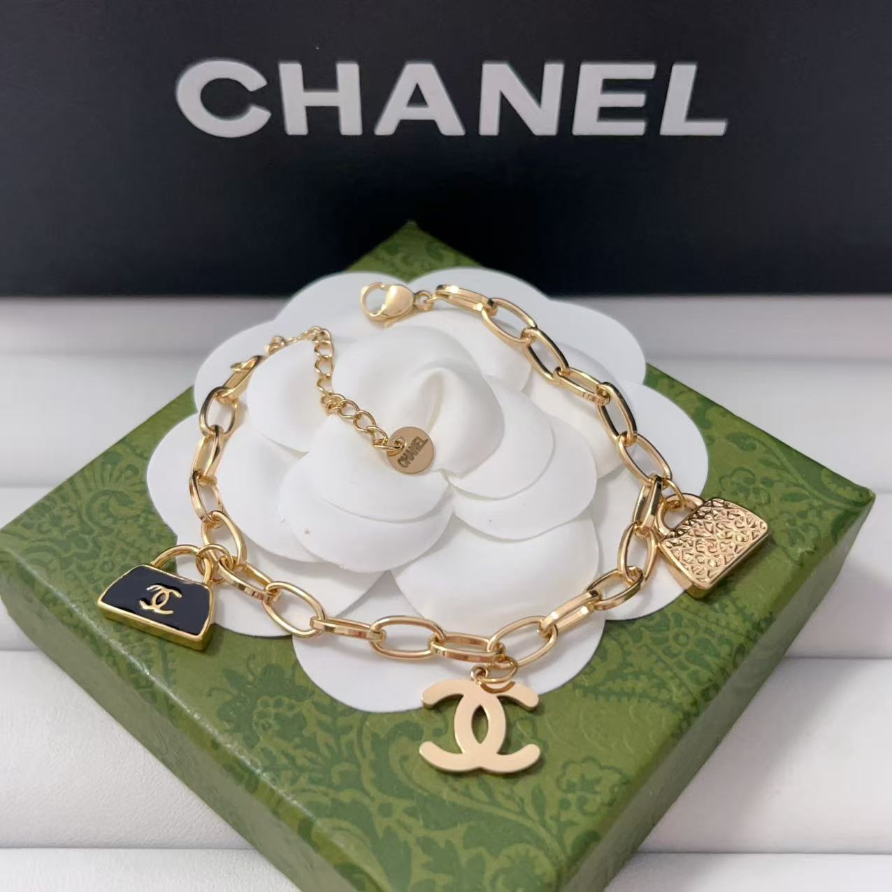 CHANEL 샤넬 미니백 펜던트 써지컬 스틸 팔찌 여성 고급 데일리 액세서리 선물추천