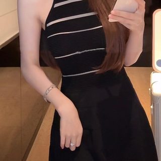 여성 민소매 원피스 여름 슬림핏 펀칭 니트 A라인 미니 원피스