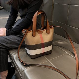여성 체크 버킷백 다크 브라운 PU 미니 토트 숄더 크로스백 2025 가을 데일리 출근 가방