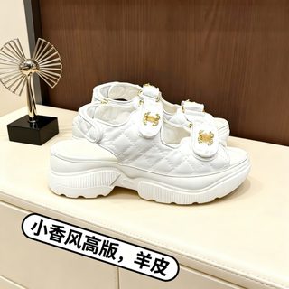 2026 신상 두꺼운 굽 키높이 스웨이드 여성 한줄 스트랩 샌들 가죽 휴양지 여름 슬리퍼