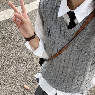 여성 꽈배기 니트 조끼 브이넥 자수 스쿨룩 레이어드 베스트 봄가을 데일리