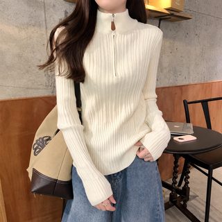 가을과 겨울 분위기의 지퍼 반 터틀넥 고급스러운 느낌의 이너웨어 니트 긴