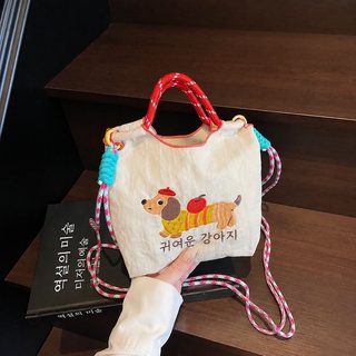 트렌드 패션 소시지 개 자수 숄더백녀 2025 봄여름 신상 나일론 경량 휴대용