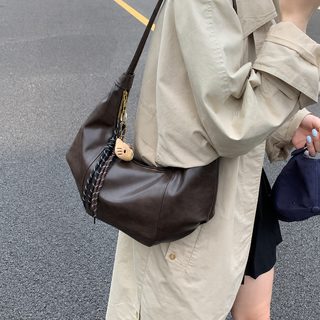 한국의 작은 겨드랑이 가방 여자 2025 새로운 복고 패션 만두 가방 대용량 통