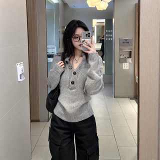 여성 그레이 브이넥 버튼 니트 스웨터 슬림핏 무지 긴팔 데일리 이너웨어