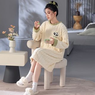 여성 겨울 플란넬 산호극세사 캐릭터 잠옷 세트 보온 긴팔 긴바지 홈웨어