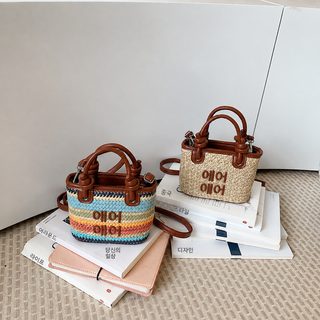 도파민 무지개 짜임 작은 물통 가방녀 2026 신형 휴가풍 손가방 소군백합 미