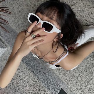 사각 프레임 캣아이 선글라스 UV400 회색 렌즈 패션 촬영 코디용