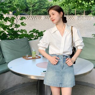 프렌치 고급감 화이트 브이넥 반팔 셔츠 여성 여름 소중 디자인 독특 절미 기질 터틀넥 셔츠