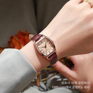 2025 신형 여성 석영 시계 복고풍 술통형 벨트 여학생 심플 석영 손목시계