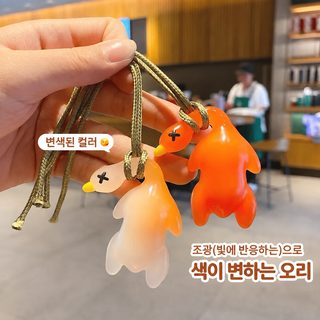 자외선 감온 변색 오리구이 키링 차량용 가방 장식 PVC 오리 펜던트