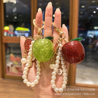 크로스보더 도매 수지 붉은 사과 가방 걸이 과일 액세서리 부품 열쇠고리 걸이 공장 직판 가방 걸이녀