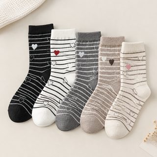 25 가을 겨울 신상 줄무늬 양말 여자 중통 양말 사랑 더미 스타킹 땀 흡수 방