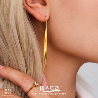 수수께끼 아름다운 크로스보더 신형 물방울 수술 롱 귀걸이 심플하고 차가운 바람 둥근 얼굴 날씬해 보이는 티타늄 강철 보색 귀장식 습기