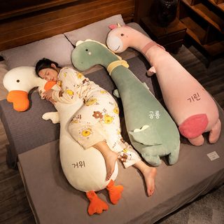 귀여운 쿠션 여학생 잠 클립 다리 긴 베개 옆 침대 위 남학생 쿠션 침대 머