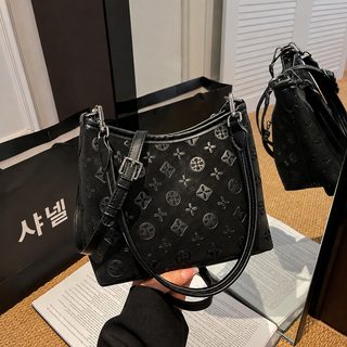 크로스보더 2026 가방 신형 복고 대용량 백합 노화 패션 겨드랑이 통근 토트
