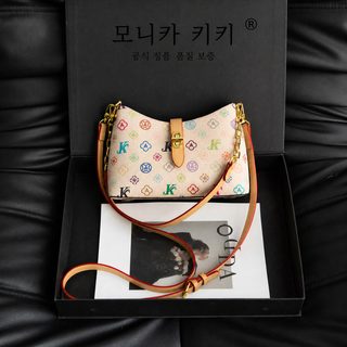구티콤 화이트 컬러 가방 올드 플라워 트렌디 빈티지 사치 고급 질감 패션