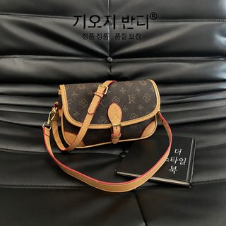 소중 고급감 복고 경사 노화 백합 숄더백 여성용 2025 신형 바게트 겨드랑이