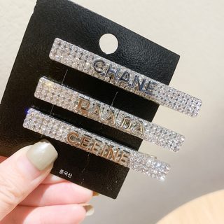 정확한 영문 자모 가득 다이아몬드 장방형 물 다이아몬드 머리핀 여자 경사