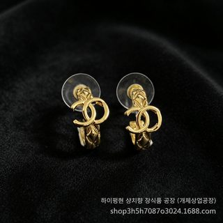 26년 봄여름 신상품 소향풍 릉격문 쌍C귀걸이녀 류행 경사 고급감 귀장식공장 도매
