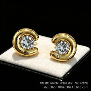 D家 2026 봄여름 신상 CD 레터링 큐빅 귀걸이 여성 925 실버 침 패션 주얼리