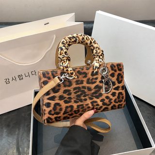 크로스보더 bags 가방 여성 신상 고급감 매운 여자 호피 무늬 빈티지 핸드백 질감 소중 숄더 크로스백