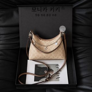 코우자 Laurel19 미니 호보백 밀크티색 PU 여성 숄더 크로스백 데일리 핸드백