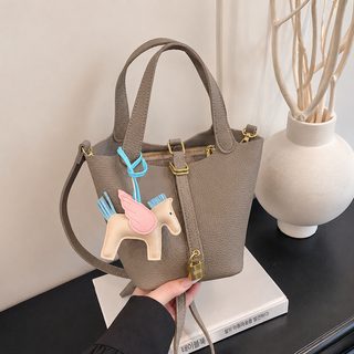 유행 질감 자모 물통 가방 2025 봄여름 초화녀 bags 신형 휴대용 장바구니 백