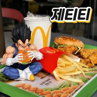 버거킹 손오공 베지터 피규어 드래곤볼 애니메이션 굿즈 차량용 컴퓨터 장