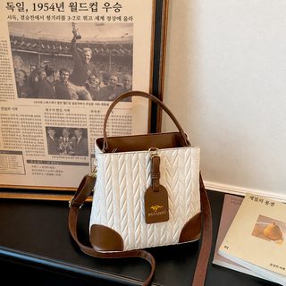 숄더백 여성 대용량 통근 숄더 크로스백 신상 백합 고급 질감 작은 가방 경