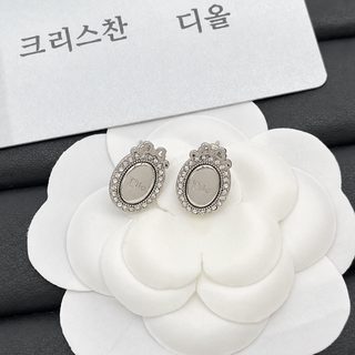 CD 레터링 큐빅 스터드 귀걸이 여성 빈티지 유럽풍 데일리 귀걸이