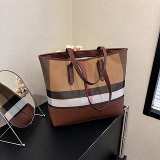 대용량 여성 숄더백 신상 심플한 세로 스트라이프 크로스백 캐주얼 패션 휴